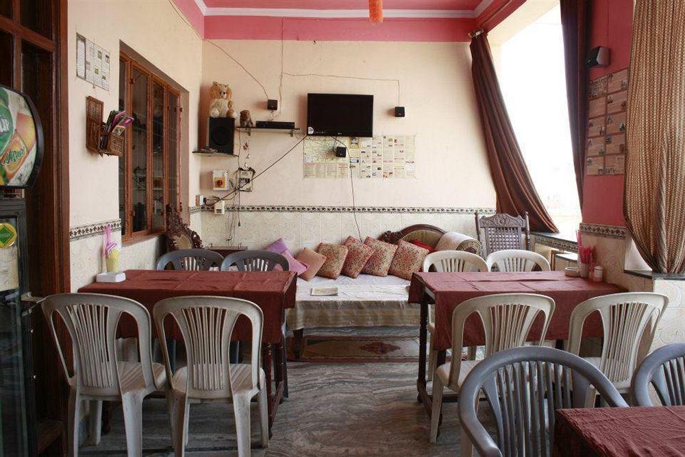 Friends Guest House & Hostel Agra  Ngoại thất bức ảnh